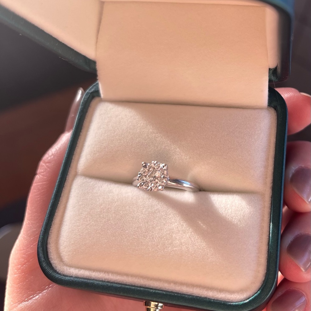 Real natural diamond ring with white gold